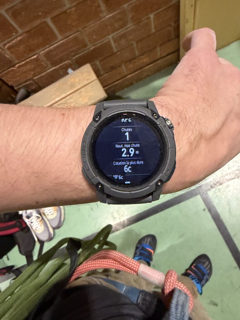 La Coros Nomad test&eacute;e pour l'escalade // Source : Julien Cadot / Na&euml;l Fontaine pour Numerama