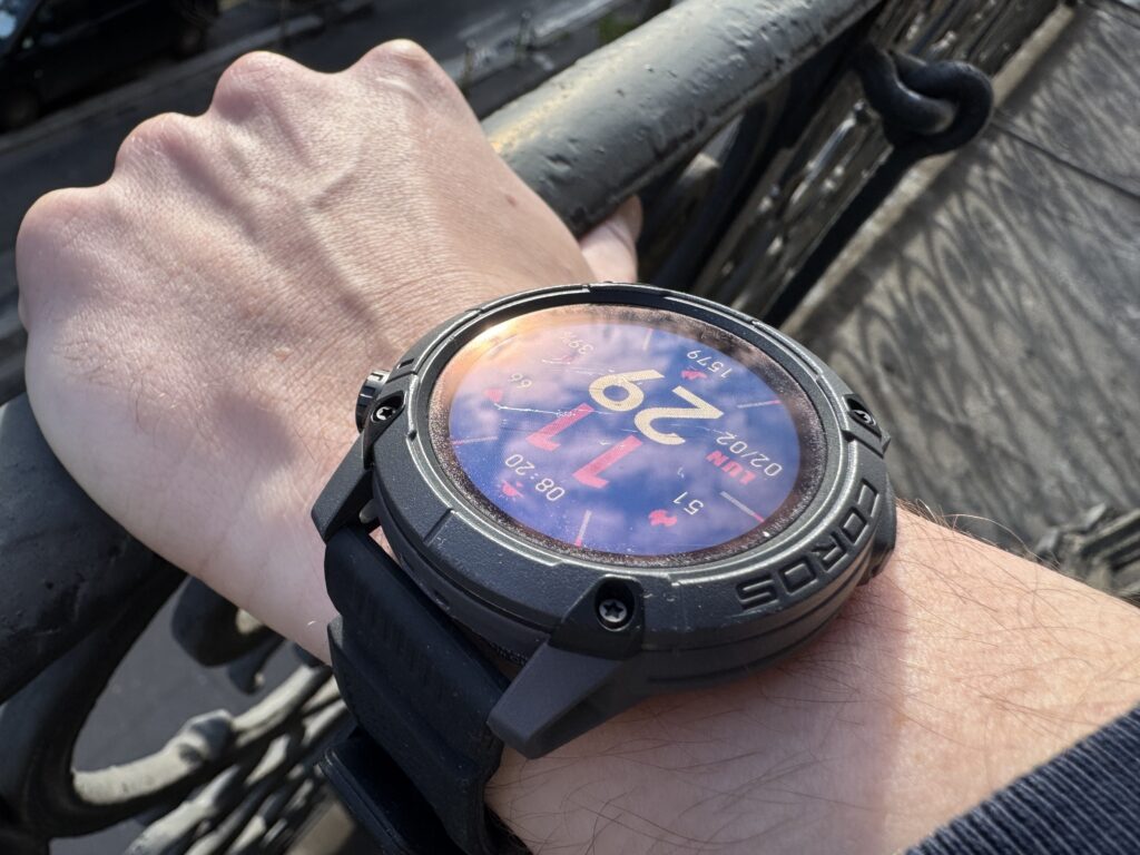 La Coros Nomad test&eacute;e pour l'escalade // Source : Julien Cadot / Na&euml;l Fontaine pour Numerama