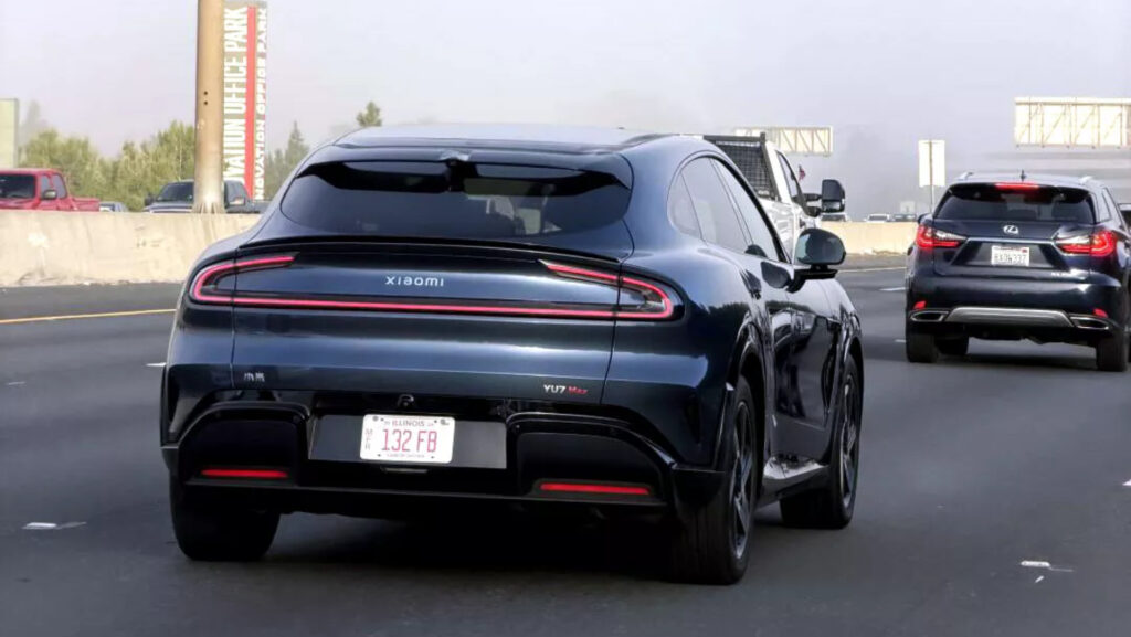 Xiaomi U7 sur une autoroute californienne // Source : Un utilisateur du r&eacute;seau Xiaohongshu