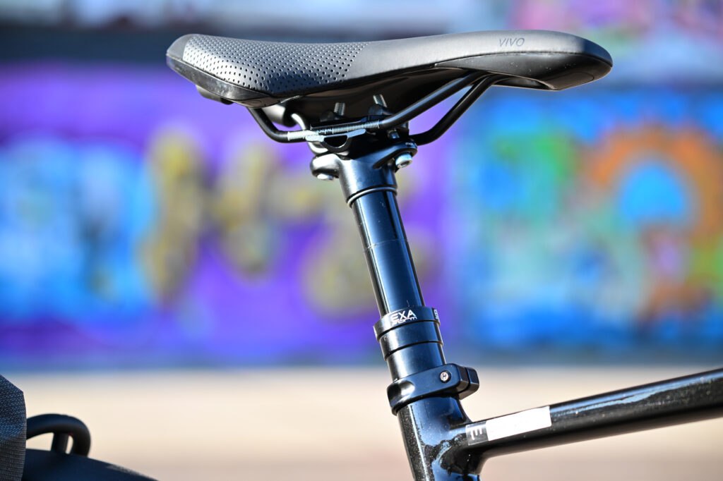 La selle est t&eacute;lescopique mais pas suspendue. // Source : J&eacute;r&eacute;my FDIDA