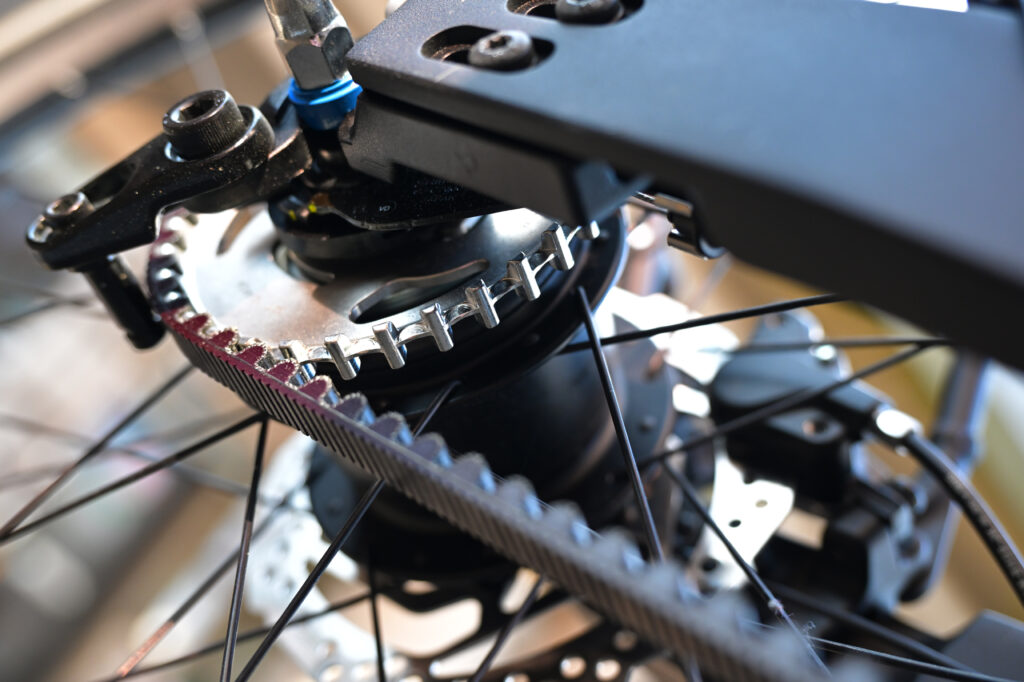 La courroie est propre et sans entretien. // Source : J&eacute;r&eacute;my FDIDA