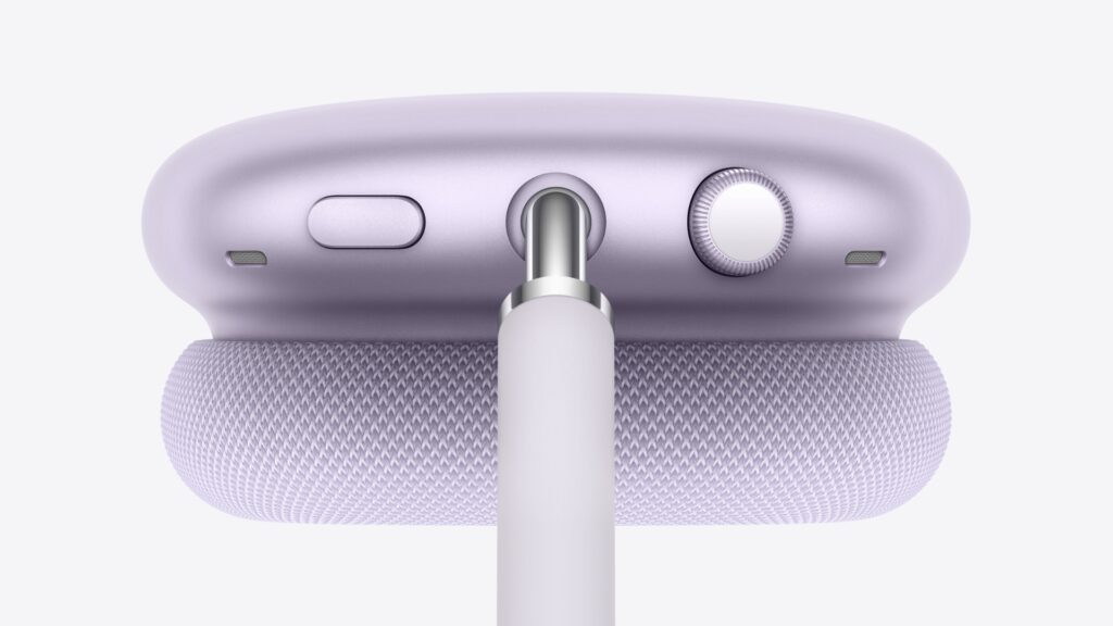 La Digital Crown permet de régler le volume, de contrôler la lecture ou d’activer Siri. Le second bouton sert à basculer entre la réduction de bruit, le mode Transparence et l’Audio adaptatif.