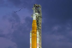 La fusée SLS d'Artémis II. // Source : Flickr/Nasa HQ Photo (image recadrée)