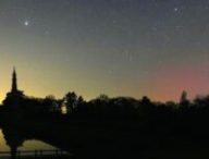 Aurores boréales dans la nuit du 20 au 21 mars 2026. // Source : Via X @XploraSpace (image recadrée) Aurores boréales dans la nuit du 20 au 21 mars 2026. // Source : Via X @XploraSpace (image recadrée)