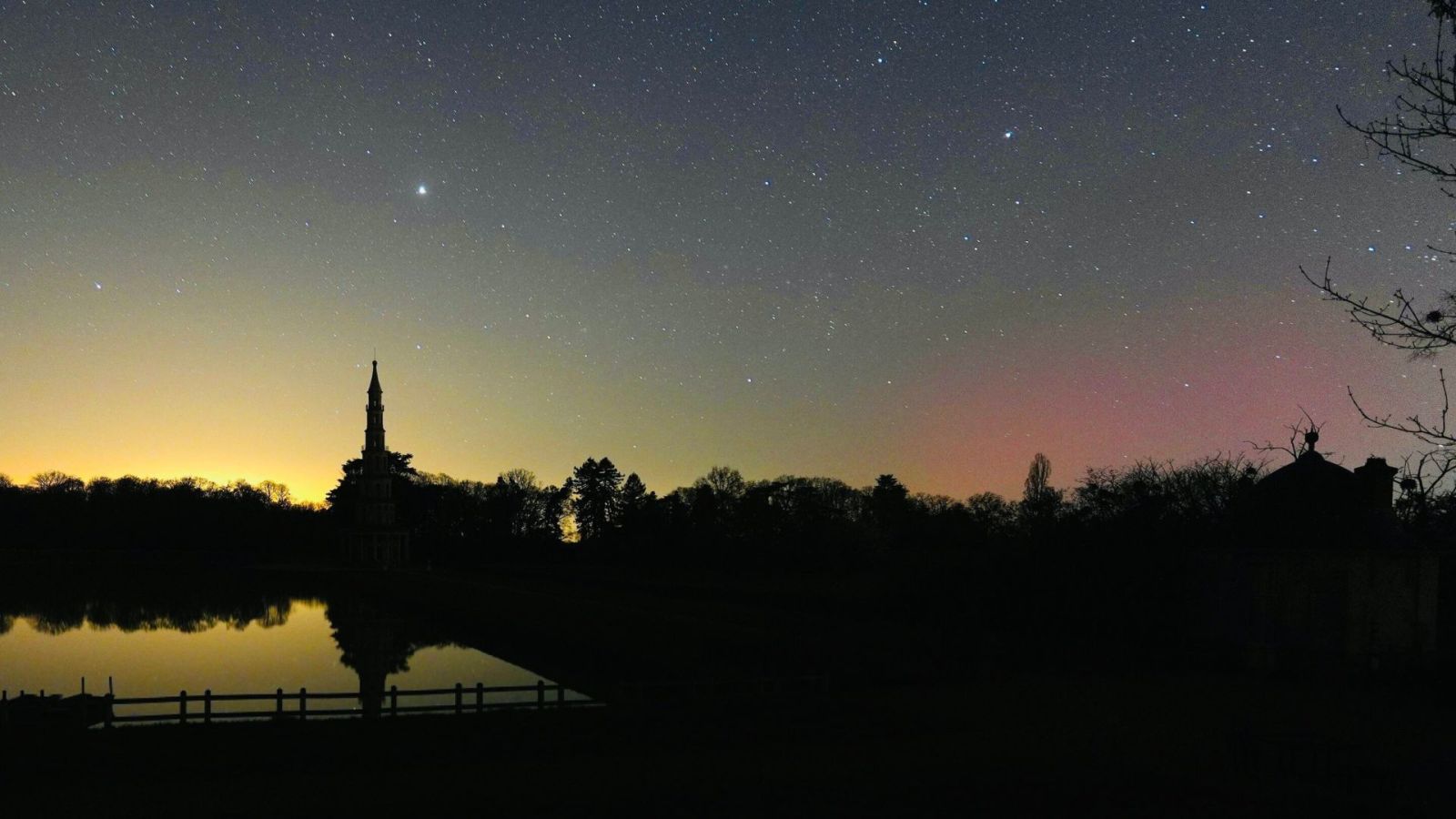 Aurores boréales observées en France la nuit dernière : pourra-t-on en revoir ce soir ?