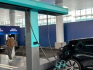 BYD a présenté officiellement ses bornes capables de recharger entièrement une voiture électrique en 9 minutes. // Source : IT Home BYD a présenté officiellement ses bornes capables de recharger entièrement une voiture électrique en 9 minutes. // Source : IT Home