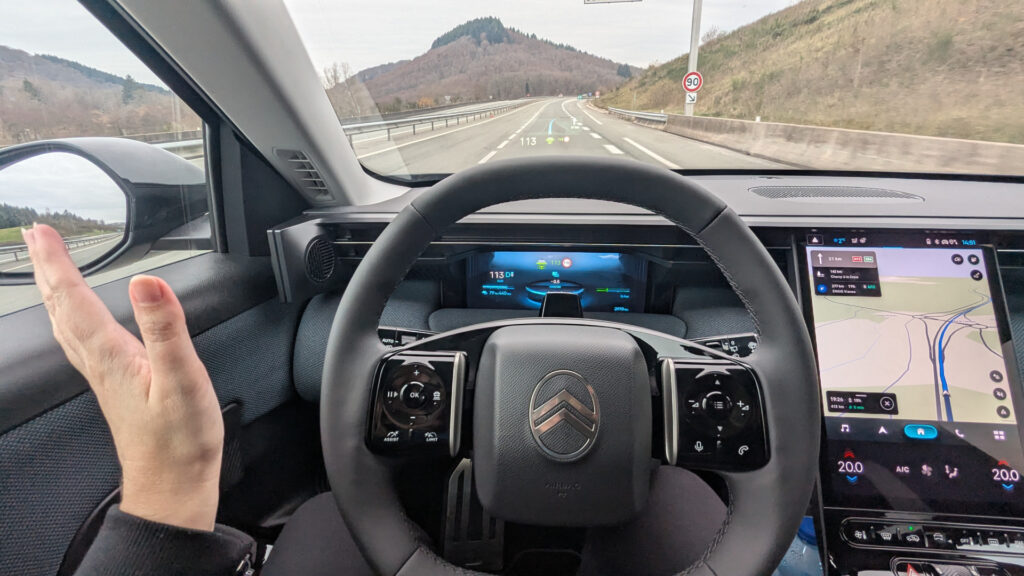 Test des aides à la conduite du Citroën ë-C5 Aircross // Source : Raphaelle Baut pour Numerama