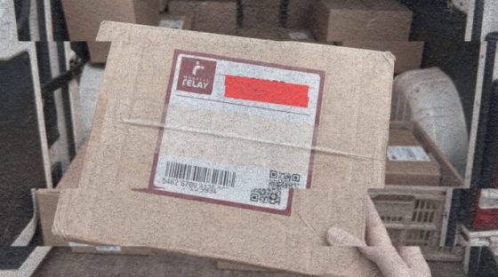 livreur photo // Source : montage Numerama