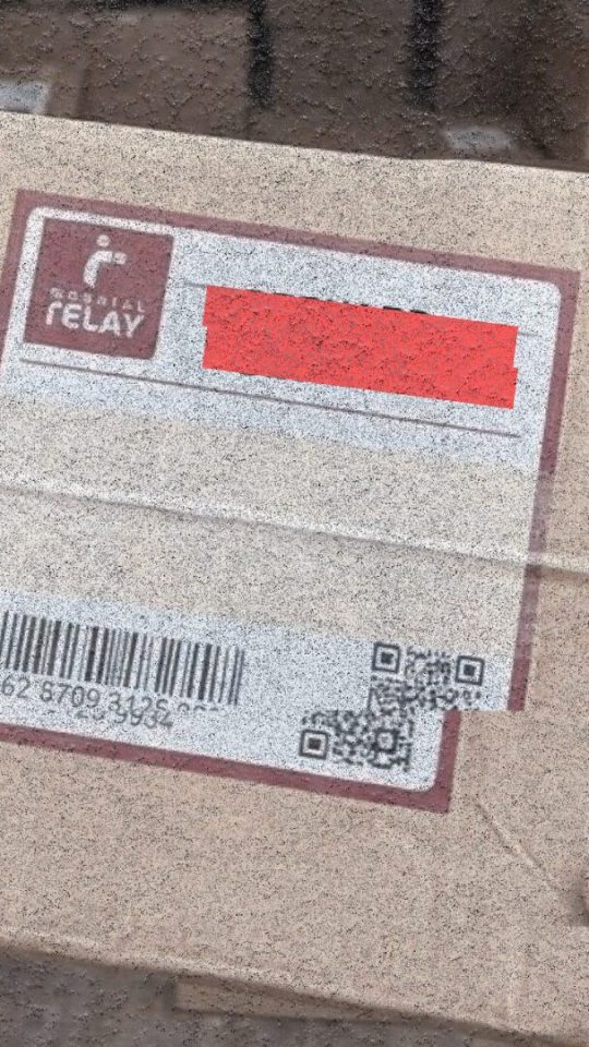 livreur photo // Source : montage Numerama