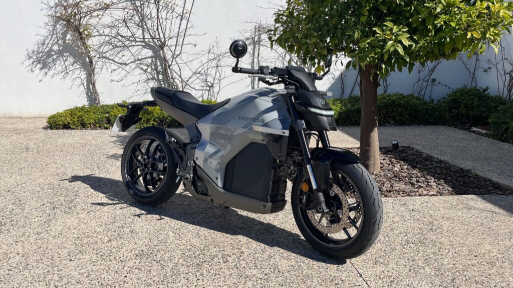 La Honda WN7 à l'essai. // Source : Robin San Vicente pour Numerama La Honda WN7 à l'essai. // Source : Robin San Vicente pour Numerama