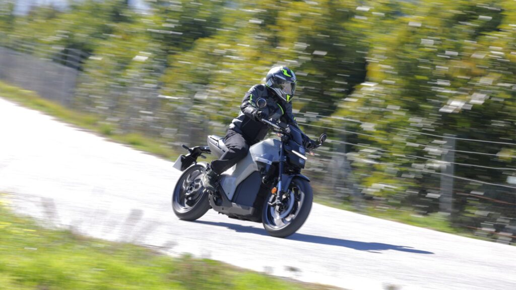 La Honda WN7 à l'essai. // Source : Honda pour Numerama La Honda WN7 à l'essai. // Source : Honda pour Numerama