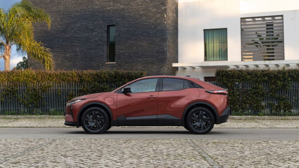 Le Toyota C-HR+ à l'essai. // Source : Toyota