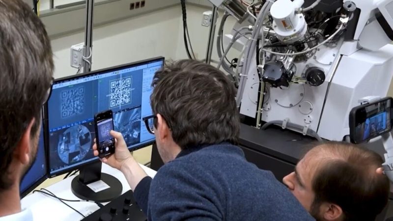 Votre disque dur mourra dans 10 ans, ce QR code microscopique survivra des millénaires