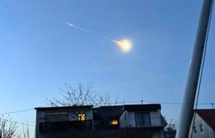 Le phénomène, observé au-dessus de Cologne. // Source : Via X @MoloWarMonitor (image recadrée)