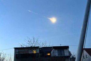 Le phénomène, observé au-dessus de Cologne. // Source : Via X @MoloWarMonitor (image recadrée) Le phénomène, observé au-dessus de Cologne. // Source : Via X @MoloWarMonitor (image recadrée)