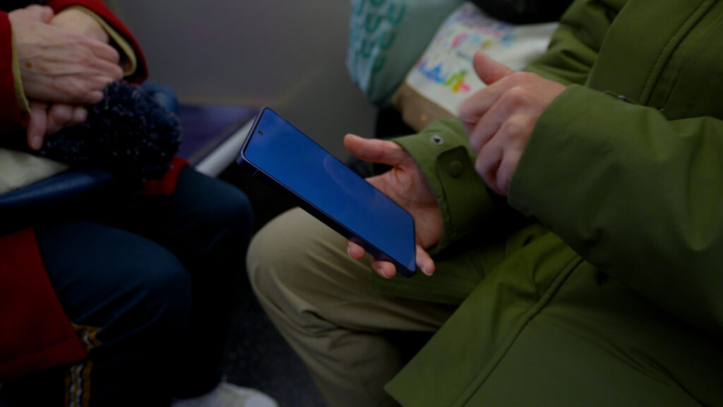 Le Privacy Display activé : on ne voit rien sur le côté.