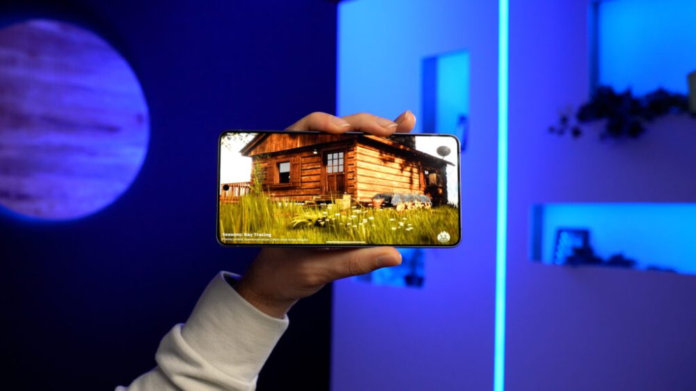 Le Samsung Galaxy S26 Ultra dispose d'un écran somptueux avec peu de bordures.