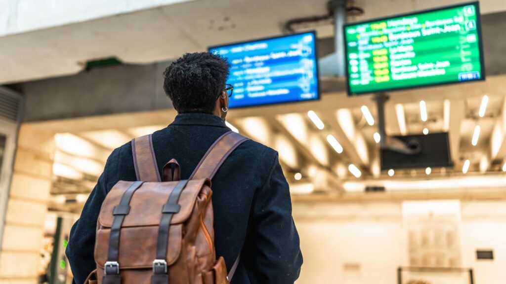 S'y prendre au dernier moment pour monter dans un train cet été... un pari risqué. // Source : Envato S'y prendre au dernier moment pour monter dans un train cet été... un pari risqué. // Source : Envato
