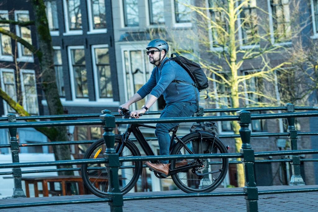 Dommage que le seul le coloris noir soit disponible. // Source : Valentin Laroche pour Moustache