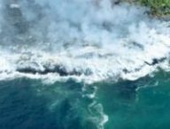 La plateforme en train de s'agrandir. // Source : Via Facebook Observatoire géologique du Piton de la Fournaise (capture d'écran)