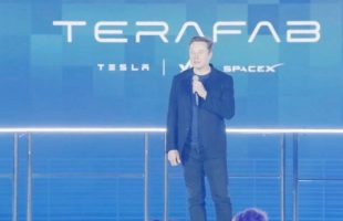 Elon Musk et le projet Terafab. // Source : SpaceX