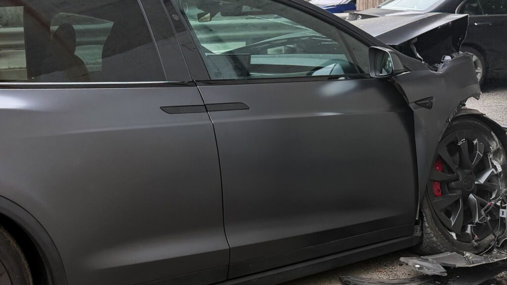 Accident d'un Model X en conduite autonome FSD  // Source : Raffi Krikorian sur Linkedin