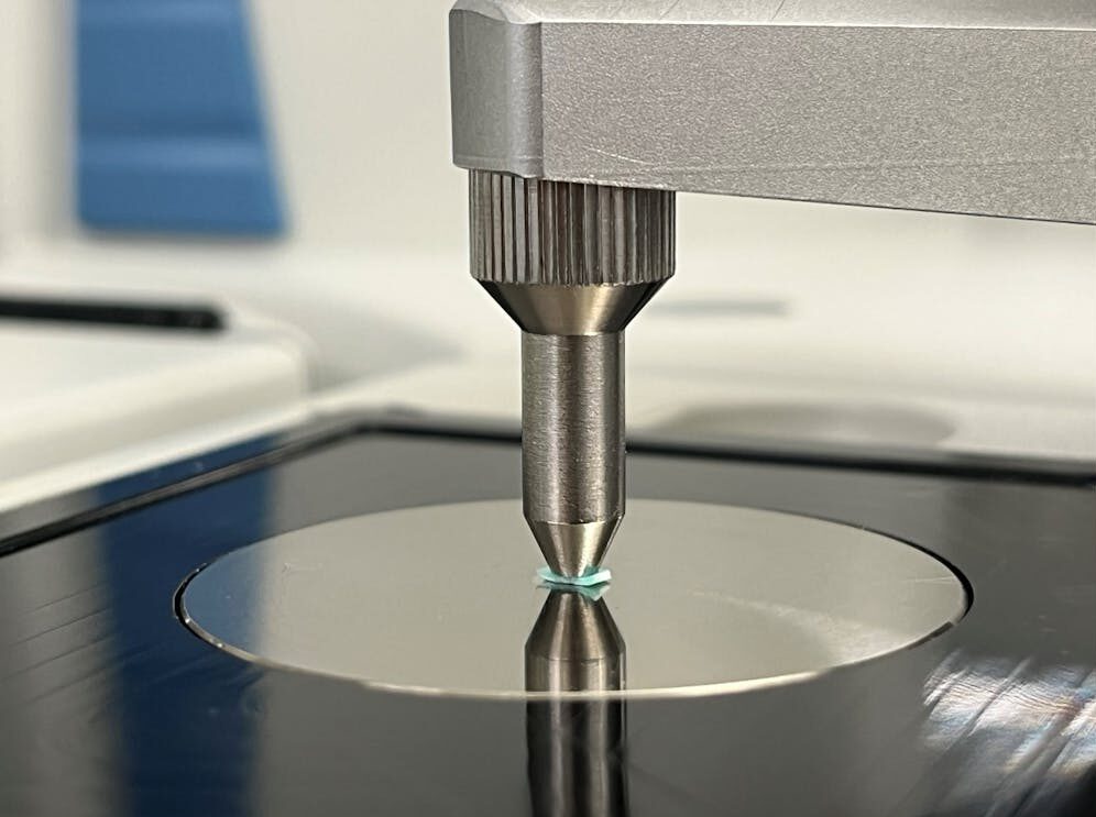Un spectrom&egrave;tre infrarouge est utilis&eacute; pour mesurer la signature chimique d&rsquo;un mat&eacute;riau
