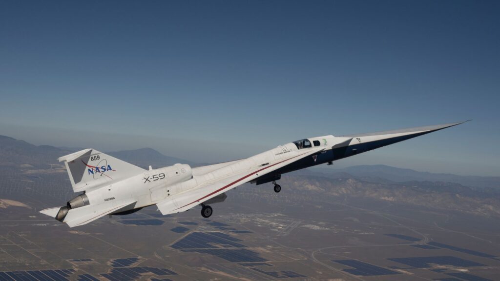 L'avion X-59 pendant son second vol. // Source : Nasa/Jim Ross (photo recadrée) L'avion X-59 pendant son second vol. // Source : Nasa/Jim Ross (photo recadrée)