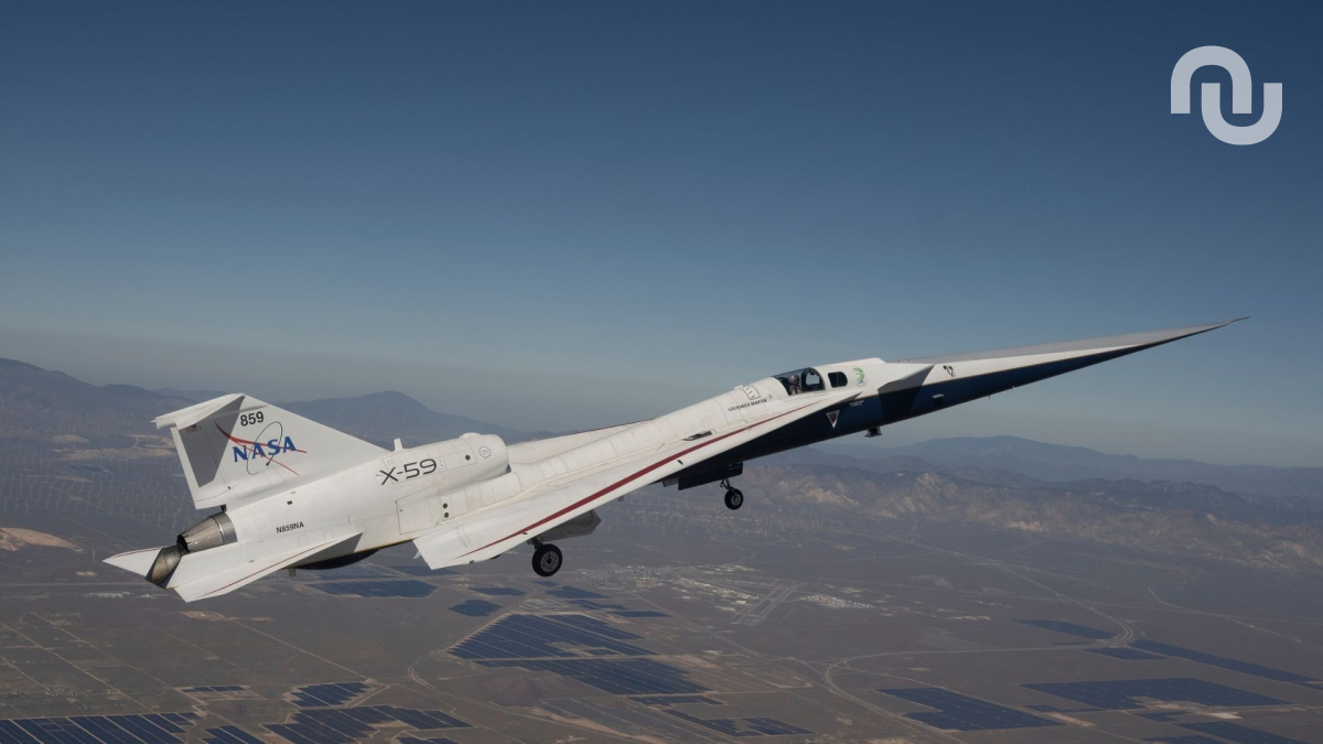 L'avion X-59 pendant son second vol. // Source : Nasa/Jim Ross ; montage Numerama L'avion X-59 pendant son second vol. // Source : Nasa/Jim Ross ; montage Numerama