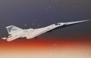 L'avion X-59 pendant son second vol. // Source : Nasa/Jim Ross ; montage Numerama