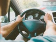 Vos pare-brise sont moins sales qu'avant, et c'est une très mauvaise nouvelle // Source : Numerama via Canva