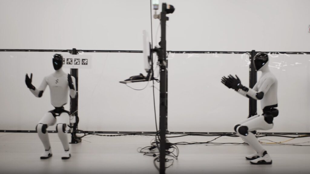 Les mod&egrave;les de Figure en train de faire des squats. // Source : Figure