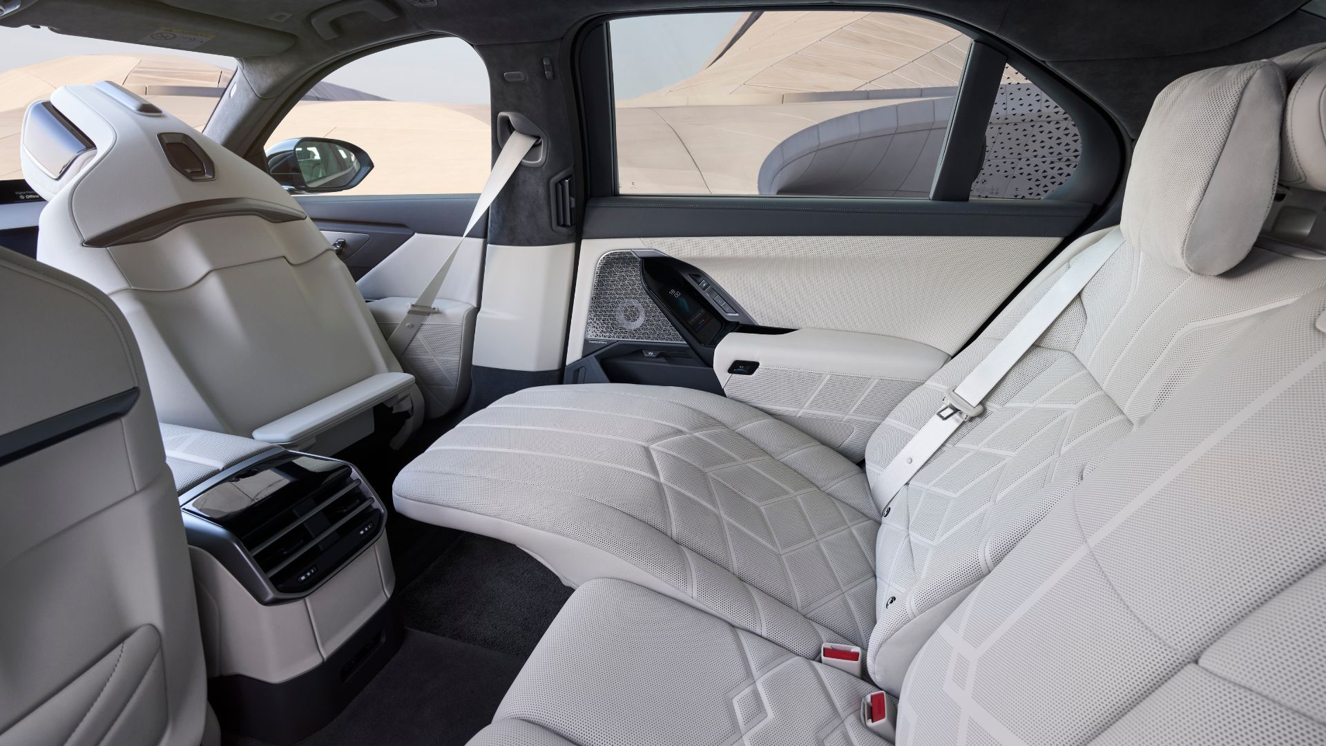 Le si&egrave;ge arri&egrave;re en position allong&eacute;.