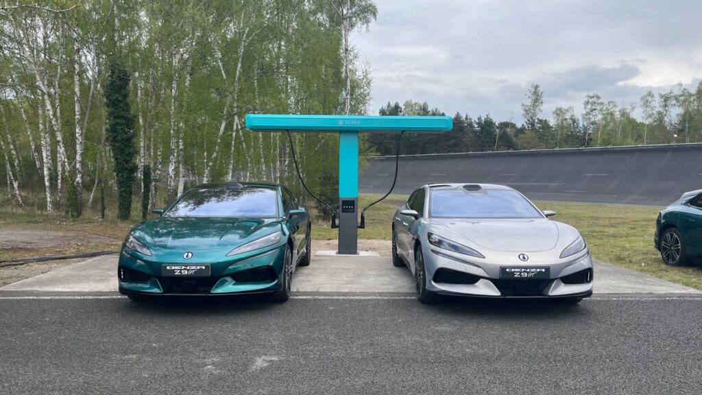 La recharge Flash Charging de BYD impressionne. // Source : Robin San Vicente pour Numerama La recharge Flash Charging de BYD impressionne. // Source : Robin San Vicente pour Numerama