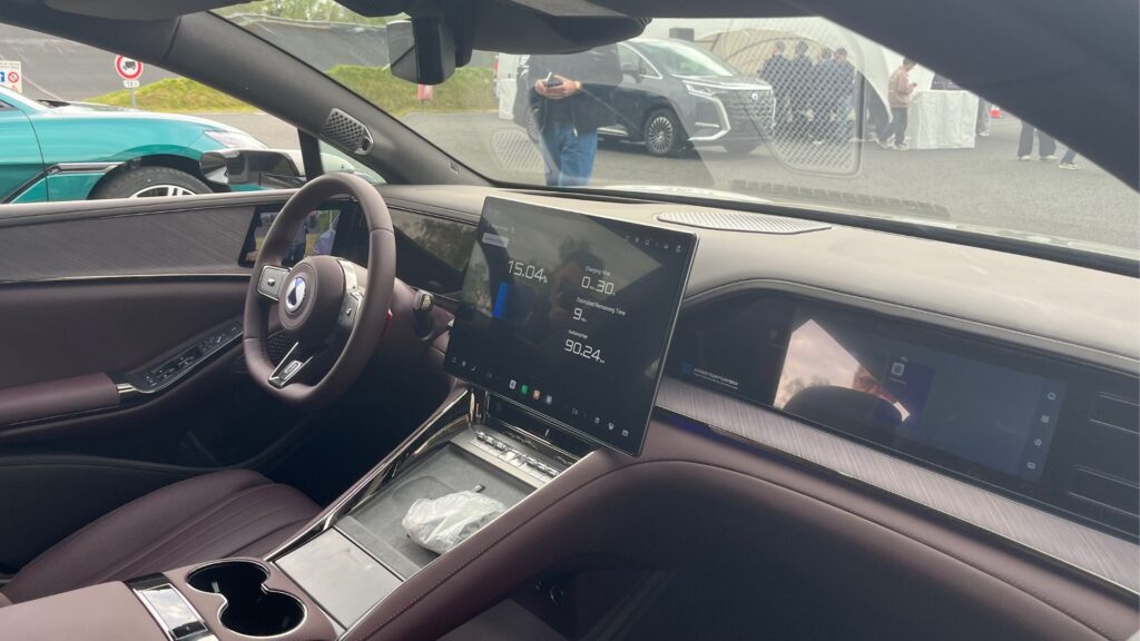 La recharge Flash Charging de BYD impressionne. // Source : Robin San Vicente pour Numerama La recharge Flash Charging de BYD impressionne. // Source : Robin San Vicente pour Numerama