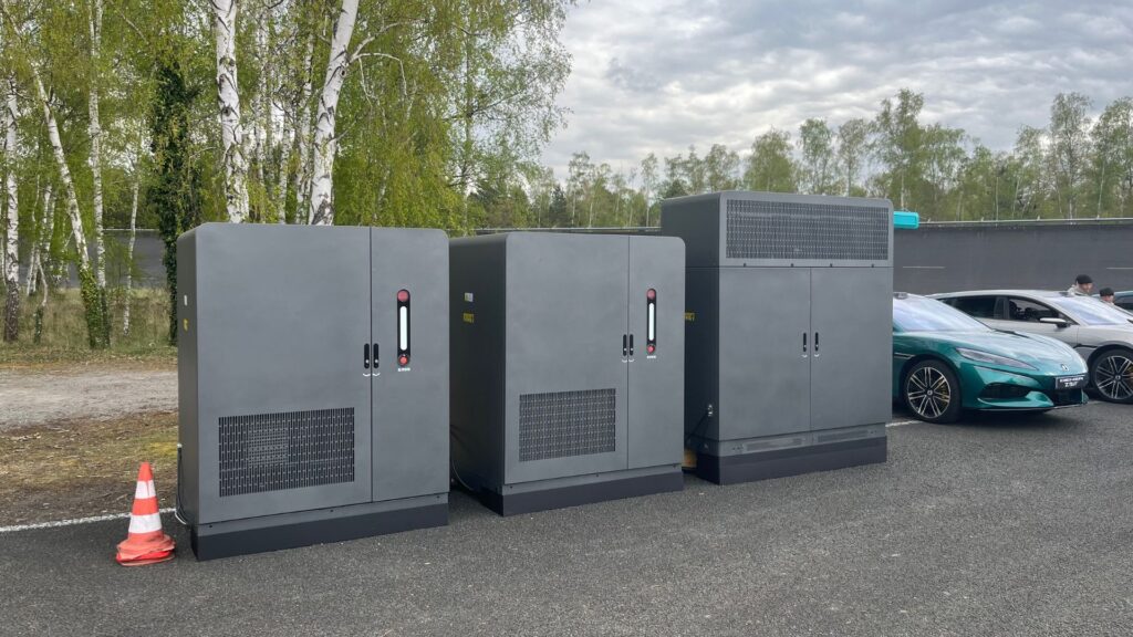 La recharge Flash Charging de BYD impressionne. // Source : Robin San Vicente pour Numerama La recharge Flash Charging de BYD impressionne. // Source : Robin San Vicente pour Numerama