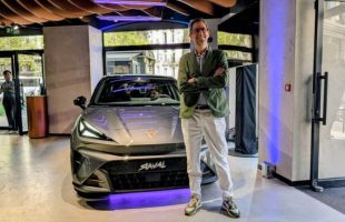 Cupra Raval avec Pedro Fondevilla (directeur France Seat & Cupra) // Source : Raphaelle Baut pour Numerama