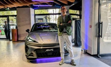 Cupra Raval avec Pedro Fondevilla (directeur France Seat & Cupra) // Source : Raphaelle Baut pour Numerama