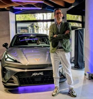 Cupra Raval avec Pedro Fondevilla (directeur France Seat & Cupra) // Source : Raphaelle Baut pour Numerama Cupra Raval avec Pedro Fondevilla (directeur France Seat & Cupra) // Source : Raphaelle Baut pour Numerama