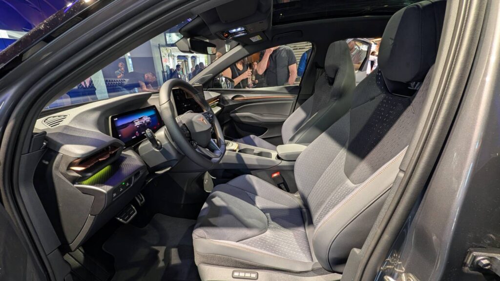 Intérieur de la Cupra Raval // Source : Raphaelle Baut pour Numerama Intérieur de la Cupra Raval // Source : Raphaelle Baut pour Numerama