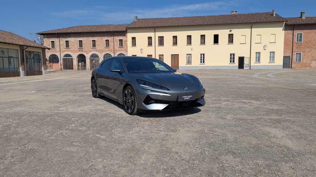 Denza Z9GT (2025)  // Source : Raphaelle Baut pour Numerama