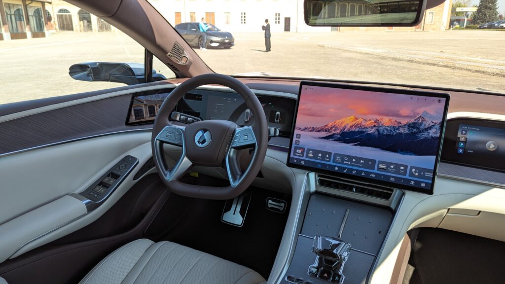 Int&eacute;rieur de la Denza Z9GT (2025) // Source : Raphaelle Baut pour Numerama