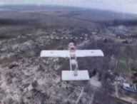 Fusil contre drone // Source : montage Numerama