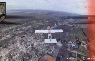 Fusil contre drone // Source : montage Numerama