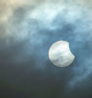 Éclipse solaire. // Source : Flickr/CC/Alison Day (image recadrée)