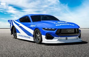 La Ford Mustang Cobra Jet 2200. // Source : Ford Racing