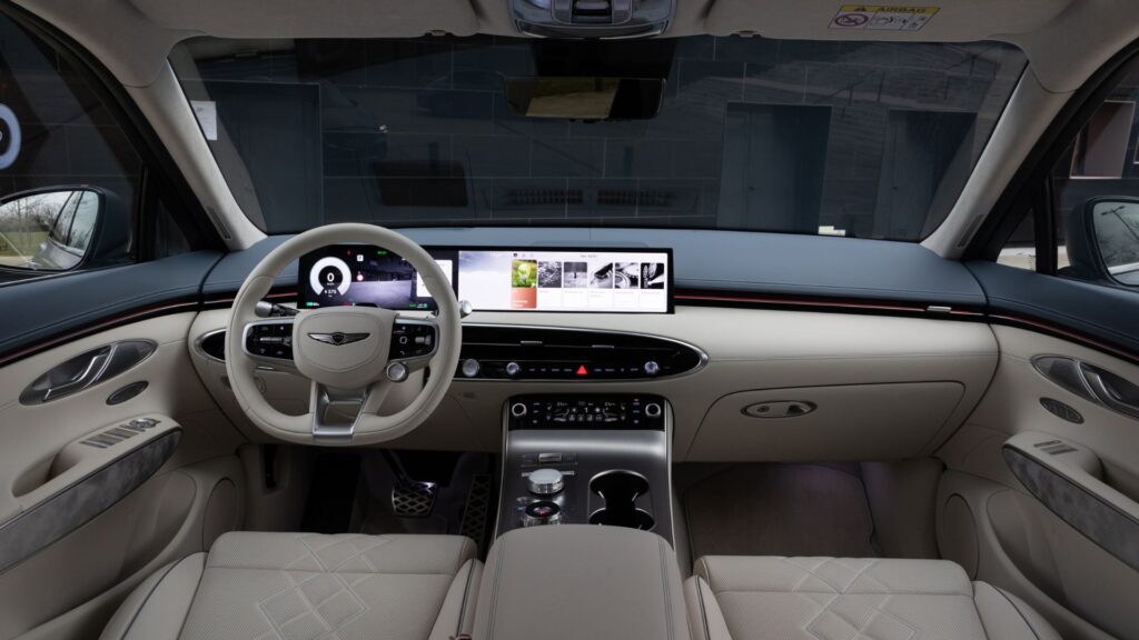 L'int&eacute;rieur du Genesis GV70. // Source : Genesis