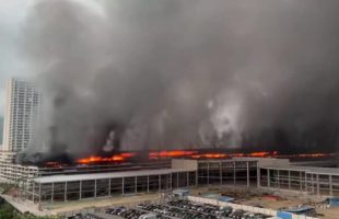 Incendie dans un bâtiment du siège BYD // Source : Capture vidéo sur Weibo