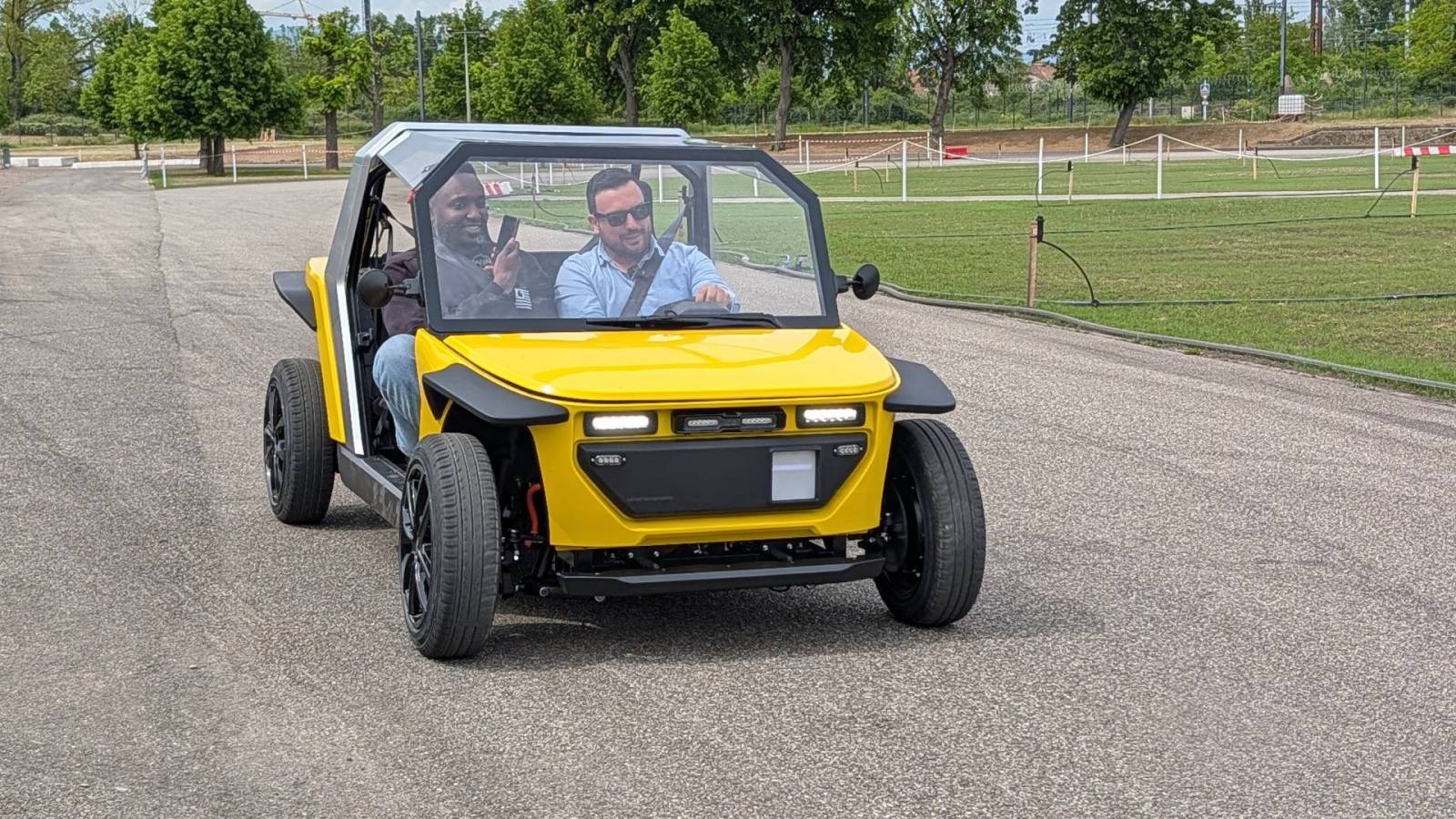 Ce quadricycle français veut casser les codes de la Citroën Ami : on en a testé le premier exemplaire