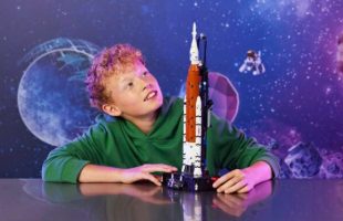 La fusée SLS NASA Artemis // Source : Lego La fusée SLS NASA Artemis // Source : Lego